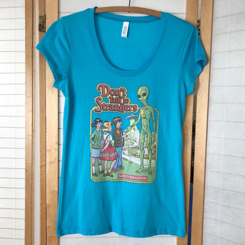 NWT Redbubble Sz Medium blue graphic tee Don’t talk Stranger